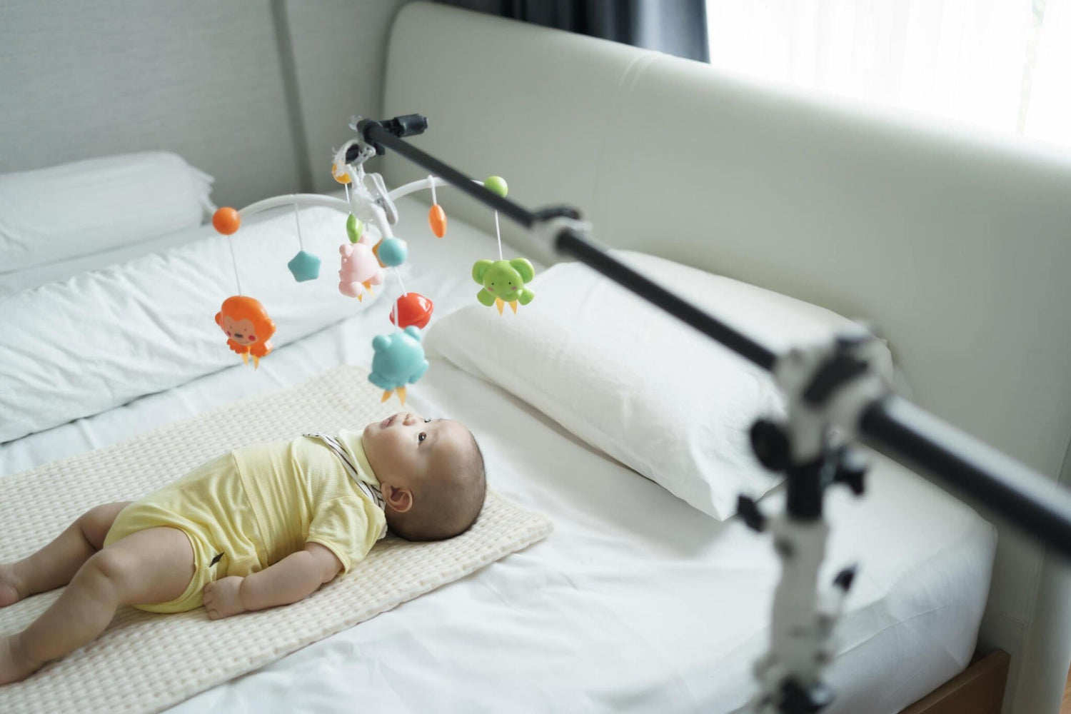 Age-Appropriate Mobiles: From Newborn to Toddler: Guidelines for diffe - Babycotmobile — free download